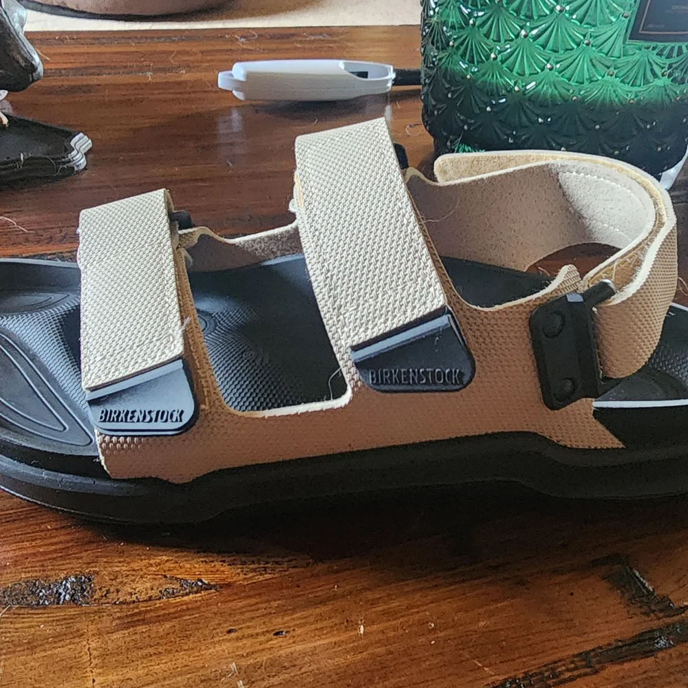 Mens Birkenstock Tan and Black Sandals with Adjustable Straps - Picture 2 of 5